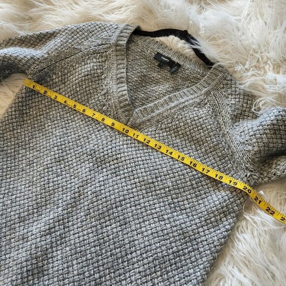 Theory Gray Slouchy V Neck Textured Sweater, Size S - Picture 5 of 12